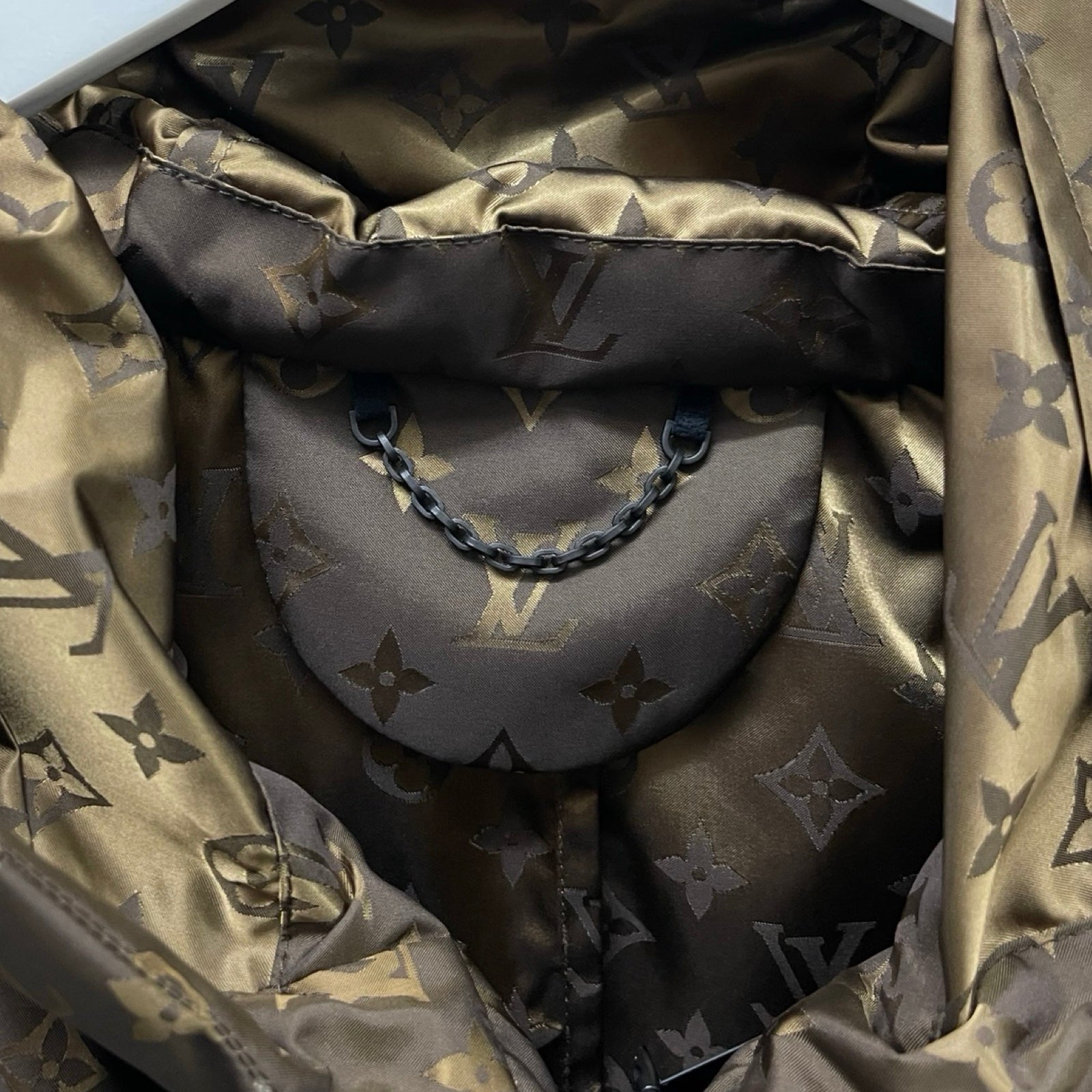 LOUIS VUITTON 2021AW Tourist VS Purist Windbreaker 1A97A5 Size 46 –  MEMENTOS ONLINE SHOP